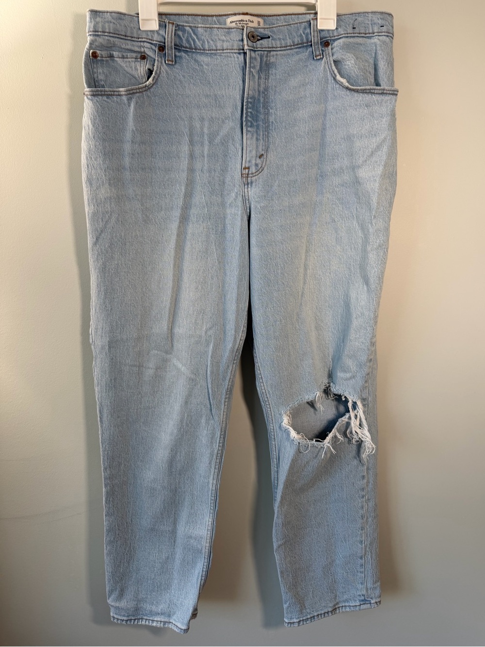 Abercrombie & Fitch Distressed 90’s Straight Ultra High Rise Curve Love Jeans